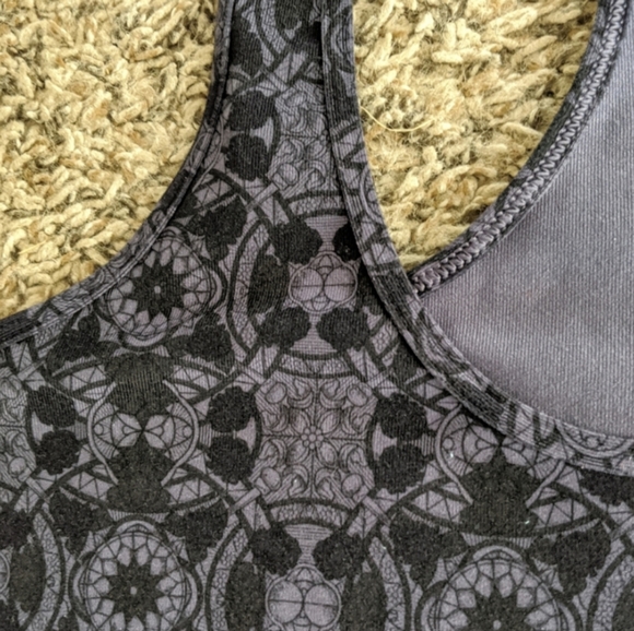 Lululemon Racerback Tank - Size 6 - Picture 3 of 7